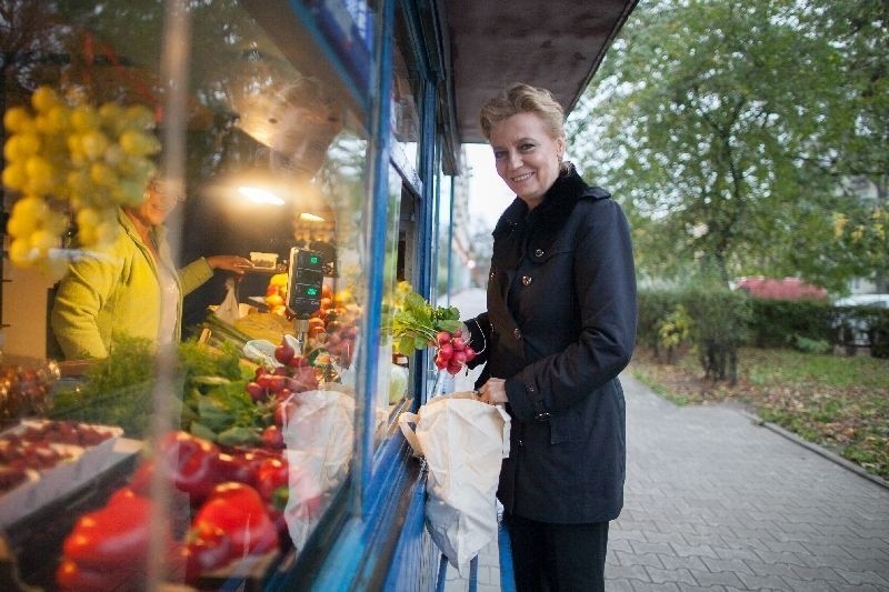 Prezydent Zdanowska zakupy robi w osiedlowym sklepiku na...