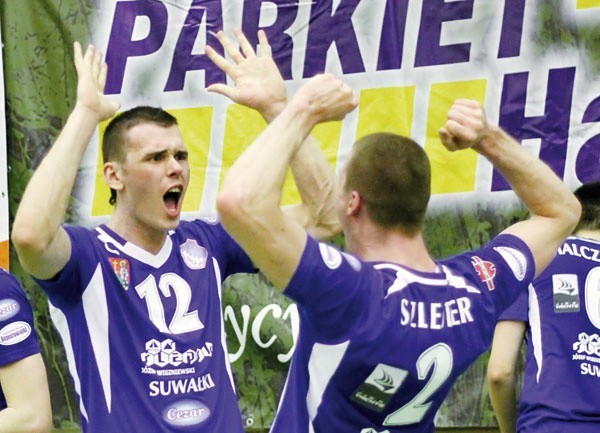 Łukasz Rudzewicz (z lewej) i Mariusz Szlejter mieli świetną rundę rewanżową, ale nadal muszą walczyć o utrzymanie w I lidze