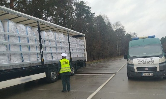 W środę (9 lutego), na jednej z dróg w powiecie inowrocławskim, patrol ITD zatrzymał do kontroli zespół pojazdów należący do chorwackiego przedsiębiorcy. Ciężarówka przewoziła mieszaniny odpadów z Austrii do Polski.
