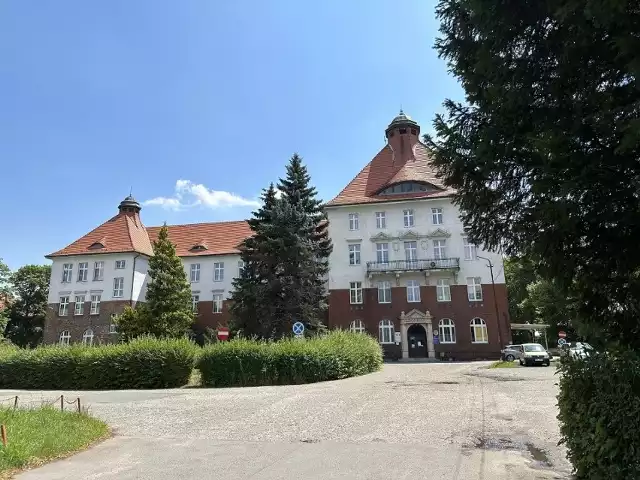 Szpital w Rydułtowach z oddziałem pediatrii.