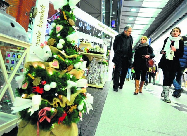 Zaczyna się przedświąteczne „polowanie” na towary i klientów