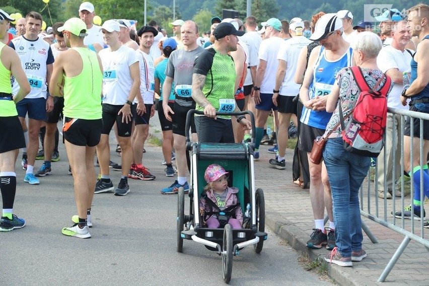 Maraton Szczeciński 2018: pół tysiąca biegaczy! [DUŻO ZDJĘĆ, WIDEO]