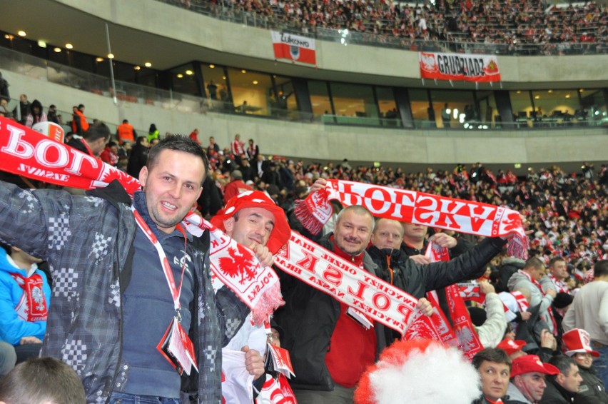 Tak kibice ze Skarżyska-Kamiennej otwierali Stadion Narodowy! Zobacz zdjęcia z meczu Polska - Portugalia sprzed 10 lat