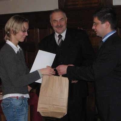 Szkolenie nie zakończy się na wręczeniu certyfikatów przez Marka Zhelyaka (po prawej). Obok wiceburmistrz Wschowy Andrzej Nowicki i Magdalena Bartoszewicz.