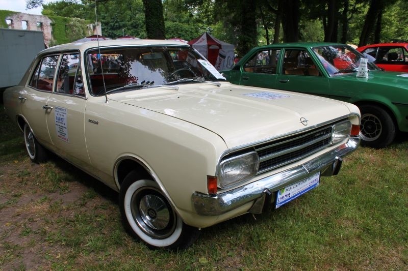 Przestronny Opel Rekord z 1970 r. Właściciel tego pojazdu...