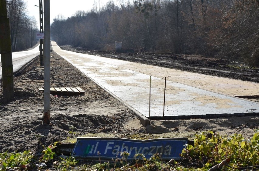 Modernizacja ulicy Fabrycznej i rewitalizacja parku w Pionkach. Sprawdziliśmy postęp prac