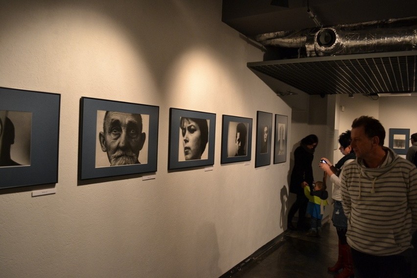 Wystawa Beksińskiego w Gliwicach: fotografie artysty i książka [ZDJĘCIA]