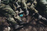 Rosjanie wyrzucają zwłoki swoich żołnierzy na wysypisko. Chcesz odnaleźć bliskiego? To zapłać