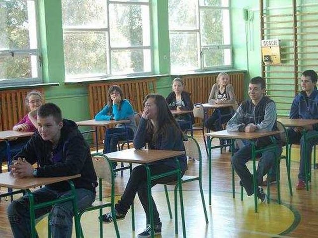 Szesnastu uczniów z terenu gminy Złota walczyło o awans do eliminacji powiatowych.
