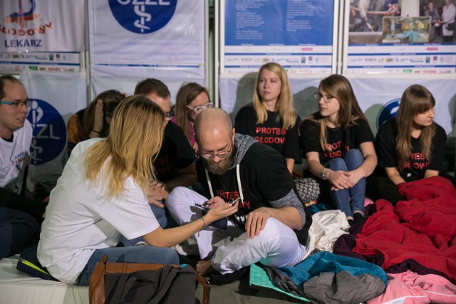 22.10.2017 krakow  uniwersytecki szpital dzieciecy w prokocim  protest glodowy lekarz rezydent mlody lekarz  fot. anna kaczmarz  / dziennik polski / polska press