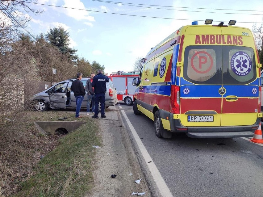 Wypadek w Cianowicach na drodze wojewódzkiej nr 794