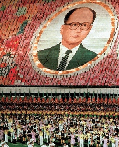 "Żywy wizerunek" Wojciecha Jaruzelskiego pojawił się obok Kim Ir Sena podczas wizyty generała w Korei Północnej. Partyjny beton był zachwycony