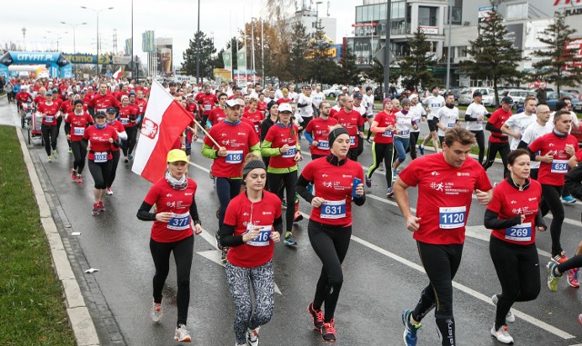 Kolor koszulek biegaczy utworzy na ul. Rejtana wielką biało-czerwona flagę