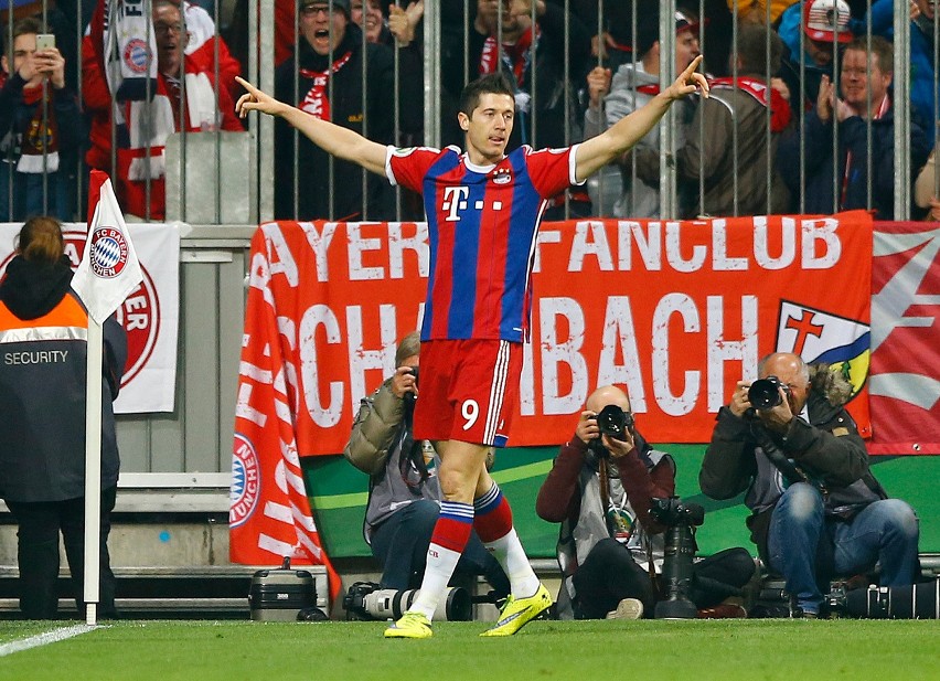 Robert Lewandowski został brutalnie sfaulowany. Doznał urazu...