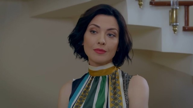 Arzu Yanardağ wciela się w postać Hülyi w serialu "Zranione ptaki". Zobacz, jak na co dzień wygląda turecka aktorka.Przejdź dalej i zobacz prywatne zdjęcia serialowej Hülyi >>>