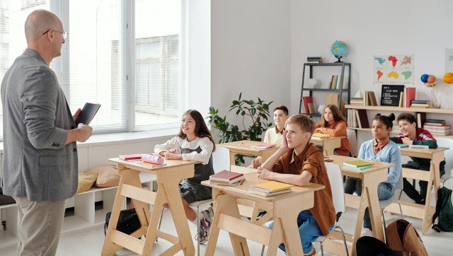 Jesteś nauczycielem tych przedmiotów? Na pewno znajdziesz pracę w zawodzie w Poznaniu.Sprawdź w galerii, których nauczycieli brakuje w Poznaniu --->>>Prześledziliśmy oferty pracy dla nauczycieli umieszczone na stronie internetowej kuratorium oświaty od 1 lipca.Strefa pole dance 