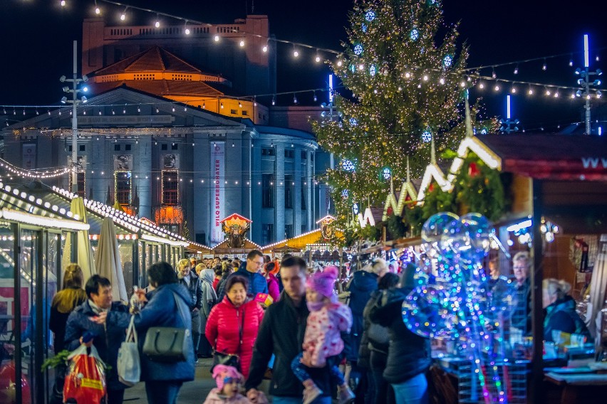 Na rynku w Katowicach czuć już świąteczną atmosferę. Po rocznej przerwie powróci tu Jarmark Bożonarodzeniowy. Otwarcie już 19 listopada