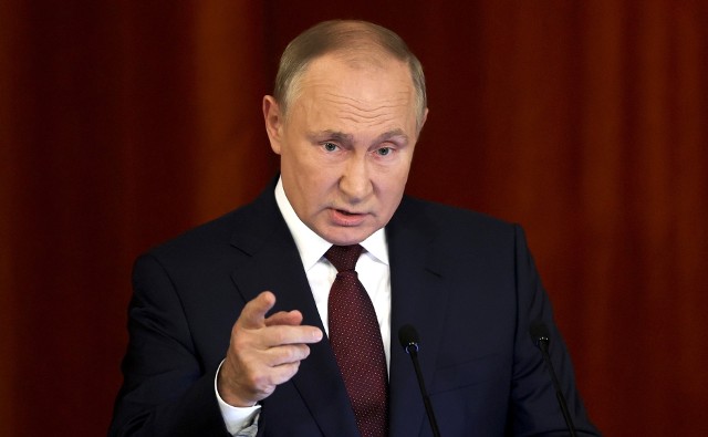 Zdaniem służb zachodnich, prezydent Rosji chce osadzić w Kijowie lojalny wobec Moskwy rząd
