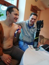 30-letni Przemek z Kleszczowej w sierpniu stracił rękę. Potrzebuje pieniędzy na protezę - w internecie jest zbiórka i licytacje