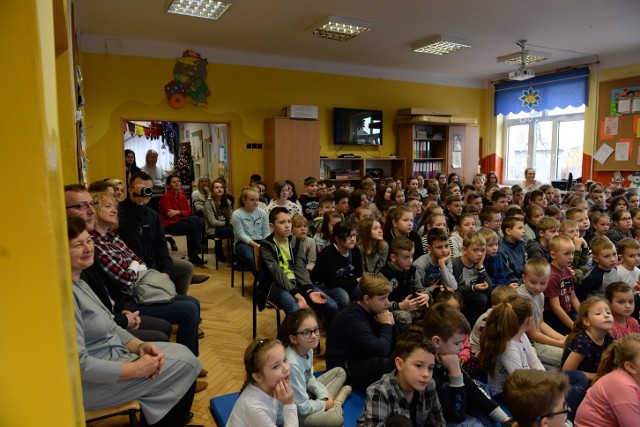 Uczniowie z Publicznej Szkoły Podstawowej w Mirowie zapoznały się z pracą myśliwych.
