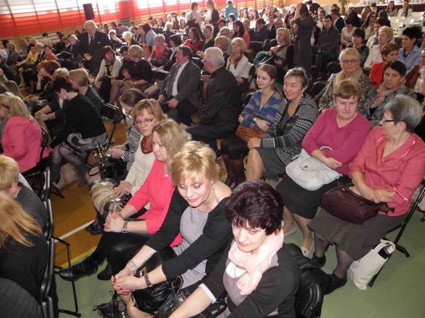 ŻNIN. "Kobiety Pałuk wczoraj, dziś, jutro" - konferencja w PG nr 1 z udziałem Anny Komorowskiej