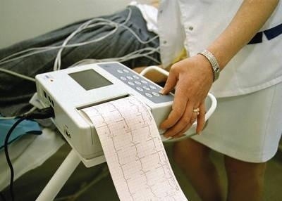 Wszyscy pacjenci z niewyjaśnionymi omdleniami powinni mieć wykonane badanie EKG Fot. Anna Kaczmarz