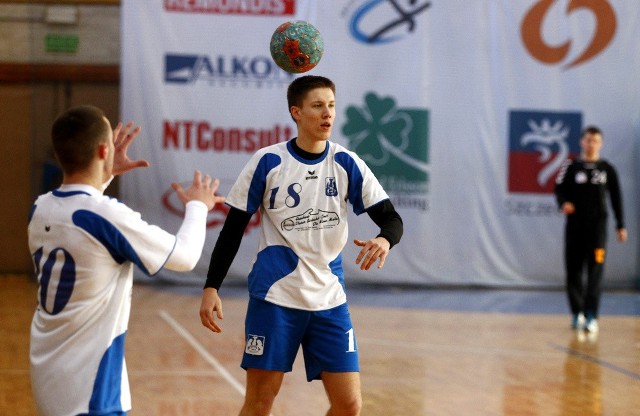 Michał Statkiewicz (z prawej) w barwach Kusego Szczecin.