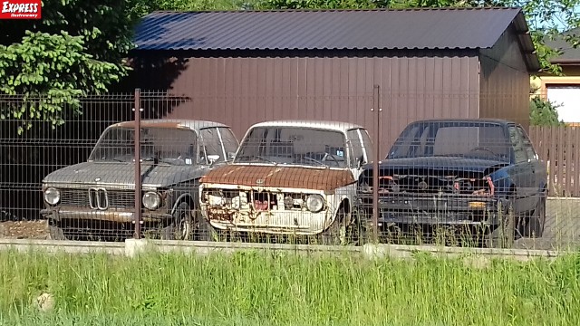 W Rąbieniu, Niesięcinie i na obrzeżach Łodzi można obejrzeć kolekcję... samochodowych wraków.