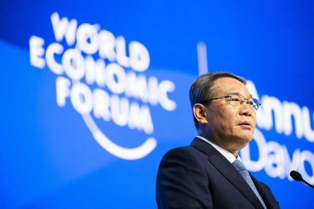 Premier Li Qiang przekonywał inwestorów do chińskiej gospodarki