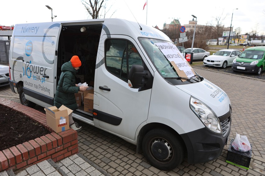 Lublin. Zbiórka artykułów medycznych dla obrońców Ukrainy. Dary zbierano przy ul. Lwowskiej. Zobacz zdjęcia