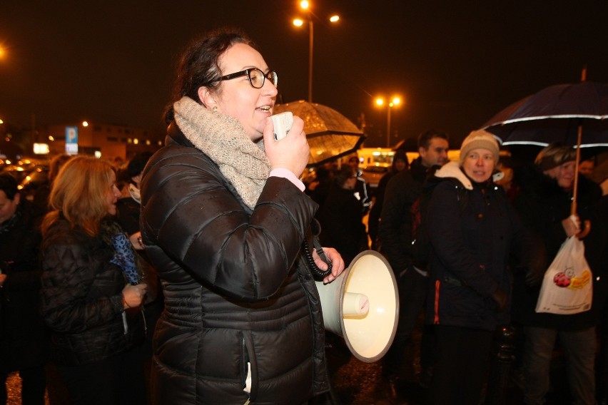 PiS-OFF we Wrocławiu. Kobiety protestowały (RELACJA, ZDJĘCIA)