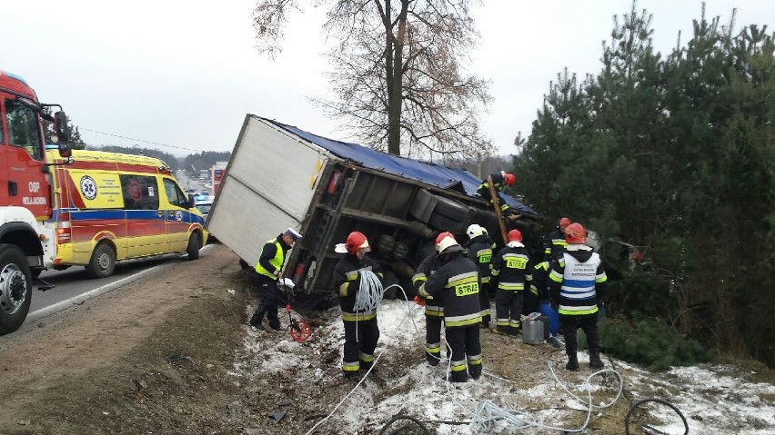 W Skorzeszycach ciężarówka wypadła z drogi na krajowej trasie