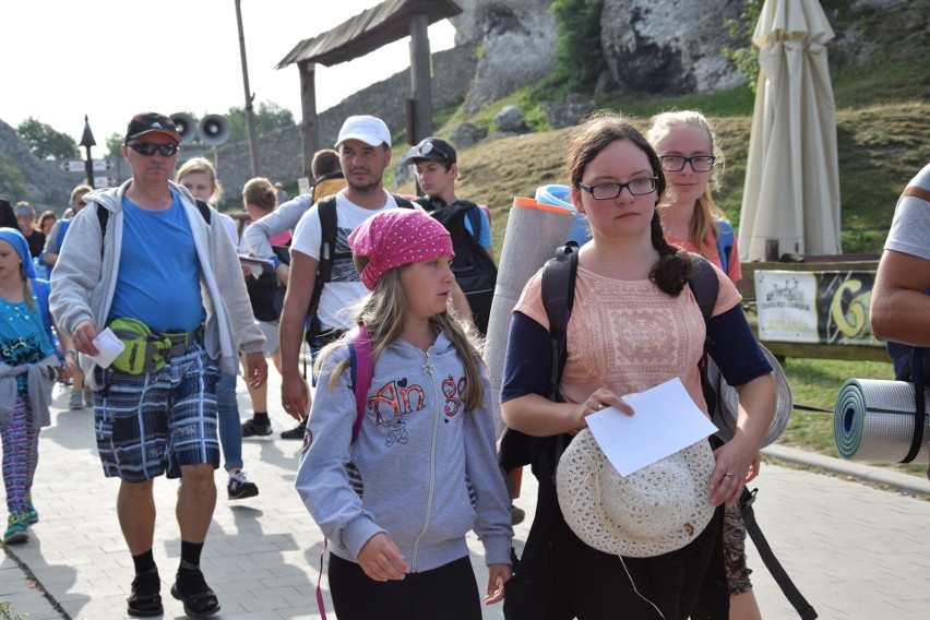 Wspólnota Śródmiejska wyruszyła z Podzamcza do Częstochowy