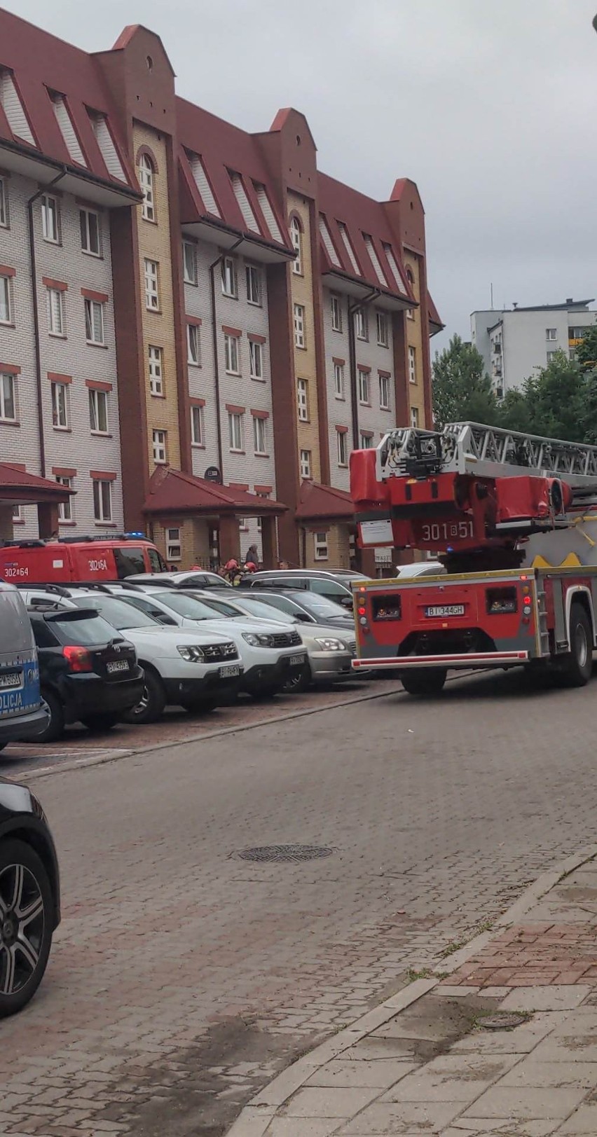Trzy zastępy zostały wezwane do pożaru na ul. Ślusarskiej w...