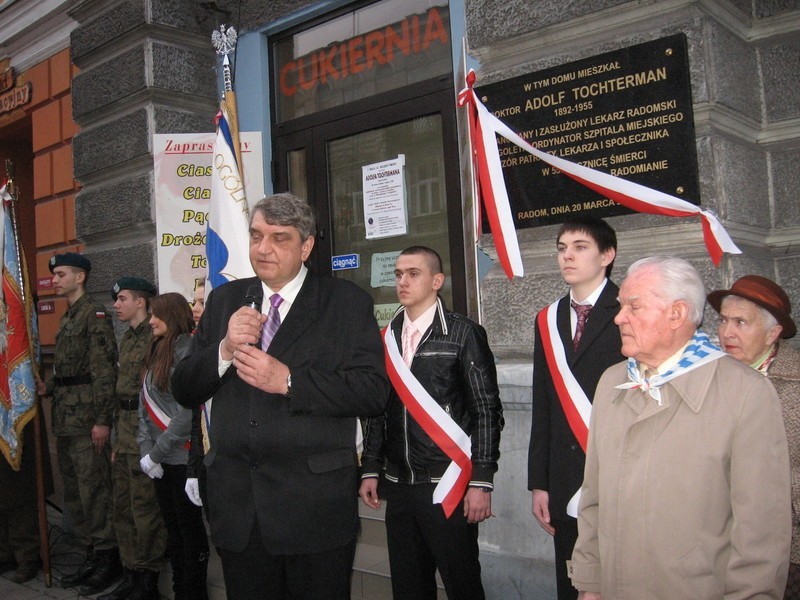 Tablica upamiętniać będzie wybitnego lekarza, znanego z...