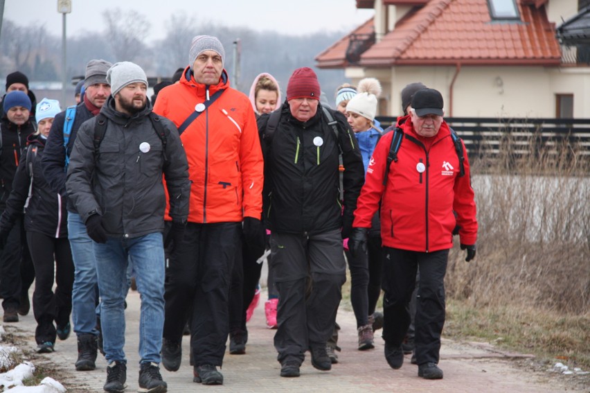 180 pasjonatów pieszych wędrówek wzięło udział w XX Zimowym Marszu. Mieli do pokonania 25 kilometrów