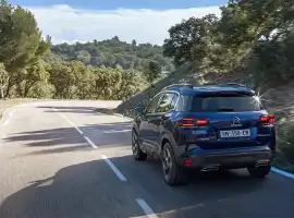 Citroen C5 Aircross 1.2 MHEV 136 KM vs Hyundai Tucson 1.6 T-GDI 48V 150 KM. Porównanie rozsądnych SUV-ów