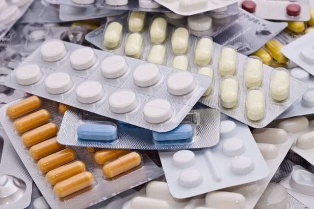 Dane są alarmujące: nadużywamy antybiotyków, przez to stają się one mniej skuteczne