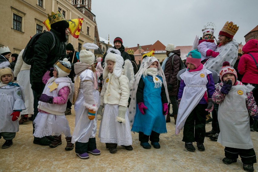 Orszak Trzech Króli w Krakowie [ZDJĘCIA DZIECI, WIDEO]