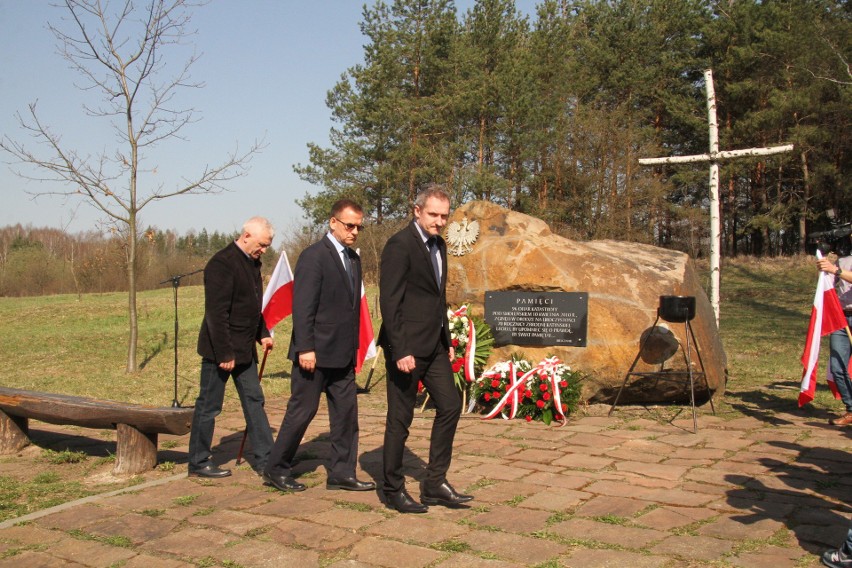 8. rocznica katastrofy smoleńskiej. W Kielcach upamiętnili 96 ofiar i oddali im cześć