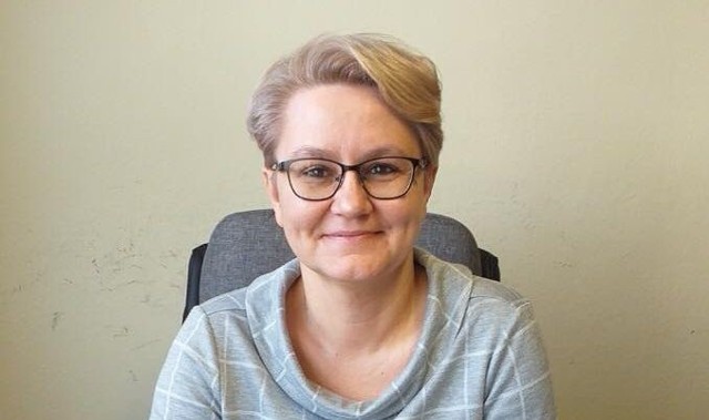 Agnieszka Gliździńska, koordynator Projektu EFEKT zachęca seniorów powyżej 60 roku życia do zapisywania się na rehabilitację.