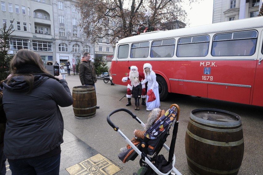 Gwiazdor odwiedził Betlejem Poznańskie na pl. Wolności....