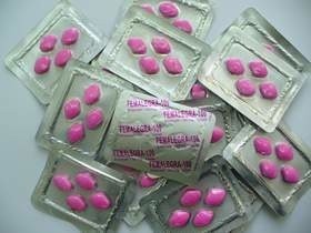 60 różowych tabletek na potencję miało trafić do jednej z nadmorskich miejscowości w woj. zachodniopomorskim