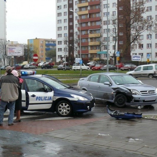 W wypadku zderzyły się trzy samochody.