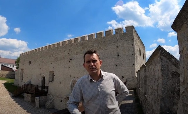 O murach obronnych i pałacu królewskim w Szydłowie opowiedział archeolog Tomasz Olszacki
