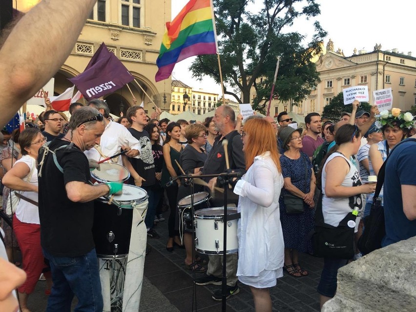 Kraków. Wielki protest na Rynku Głównym w obronie sądów