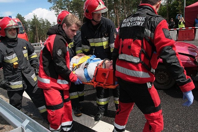 Manewry ratownicze na drodze S3 odbyły się w piątek za północnym węzłem obwodnicy Międzyrzecza.