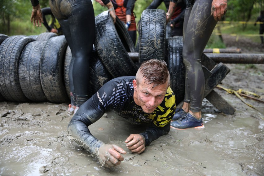 Runmageddon Kraków 2021. W niedzielę do gry w Kryspinowie wkroczyła elita. To dopiero była walka z naturą! ZDJĘCIA 19.09