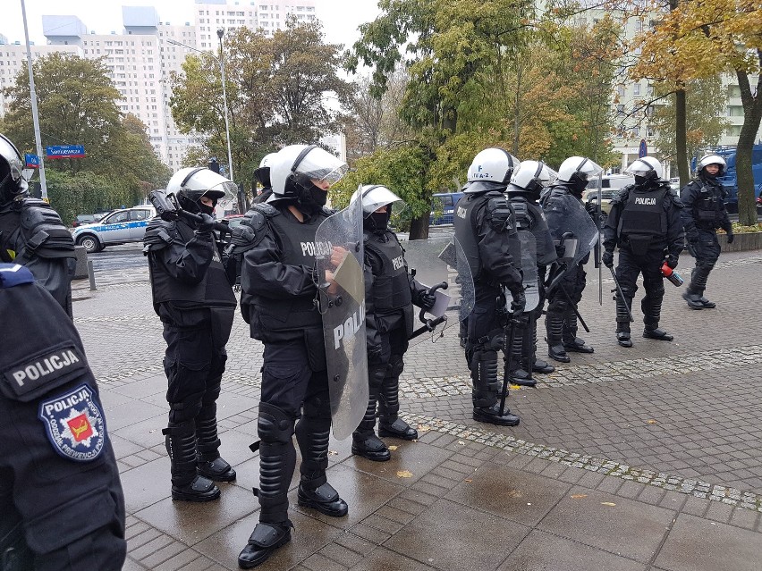 Derby Łodzi 2016 i protest kibiców Widzewa: Zamieszki i...