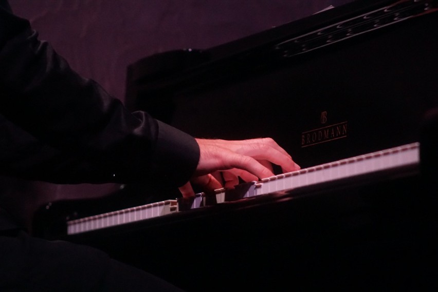 Pianista ze Szczecina wyrusza w trasę koncertową po Azji. To kolejny znaczący sukces tego artysty